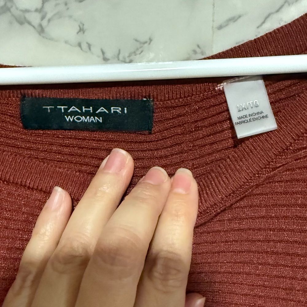 NEW T TAHARI RIBBED DOLMAN SLEEVE SWEATER IN EARTHEN RED 2X - Picture 5 of 8